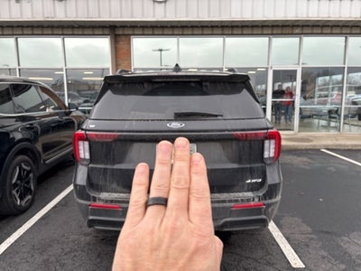 2025 Ford Explorer ST-Line