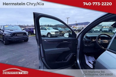 2025 GMC Acadia AWD AT4