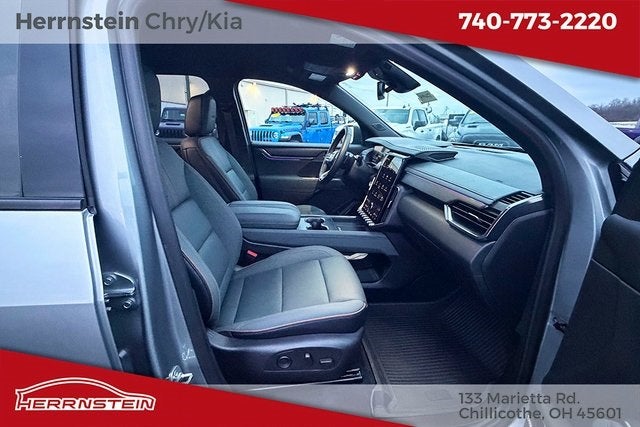 2025 GMC Acadia AWD AT4