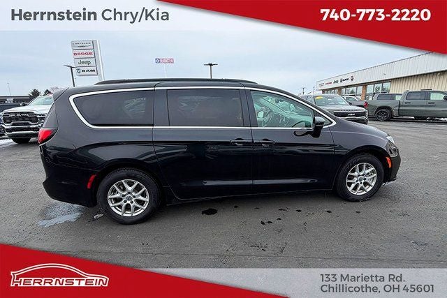 2022 Chrysler Pacifica Touring L