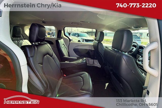 2024 Chrysler Pacifica Touring L