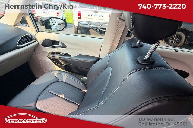 2024 Chrysler Pacifica Touring L