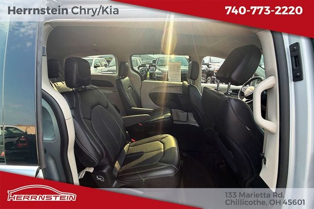 2024 Chrysler Pacifica Touring L
