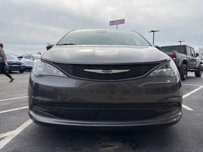 2023 Chrysler Voyager LX