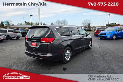 2023 Chrysler Voyager LX