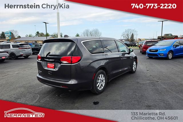 2023 Chrysler Voyager LX