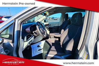 2024 Chrysler Voyager LX