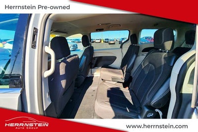 2024 Chrysler Voyager LX