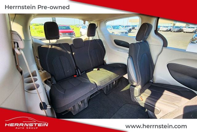 2024 Chrysler Voyager LX