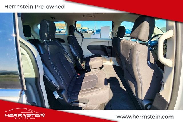 2024 Chrysler Voyager LX