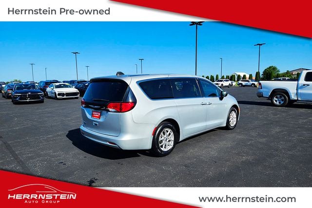 2024 Chrysler Voyager LX