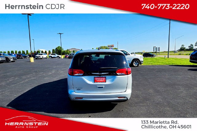 2024 Chrysler Voyager LX