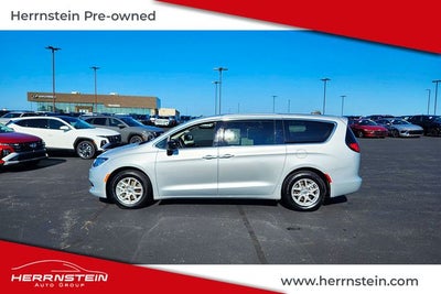 2024 Chrysler Voyager LX