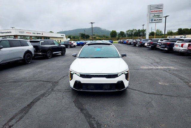 2026 Kia K4 GT-Line Turbo - Photo 2