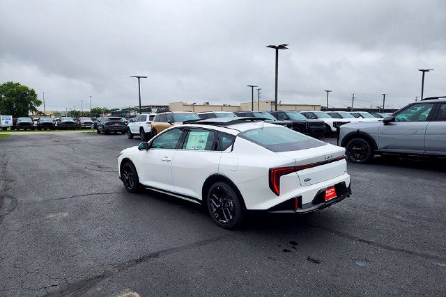 2026 Kia K4 GT-Line Turbo - Photo 5