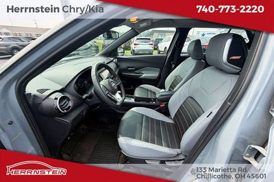 2024 Nissan Kicks SR