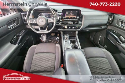 2022 Nissan Pathfinder SV