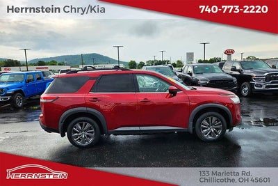 2022 Nissan Pathfinder SV