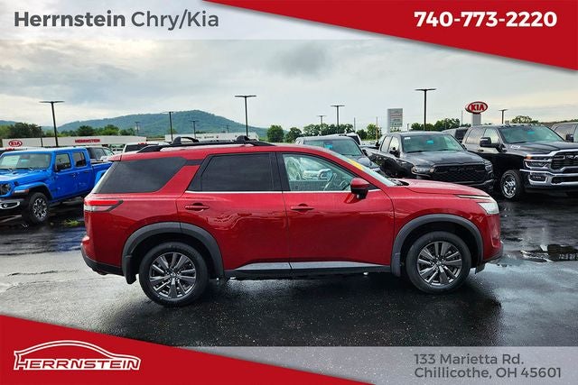 2022 Nissan Pathfinder SV
