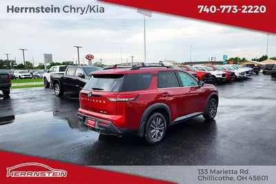 2022 Nissan Pathfinder SV