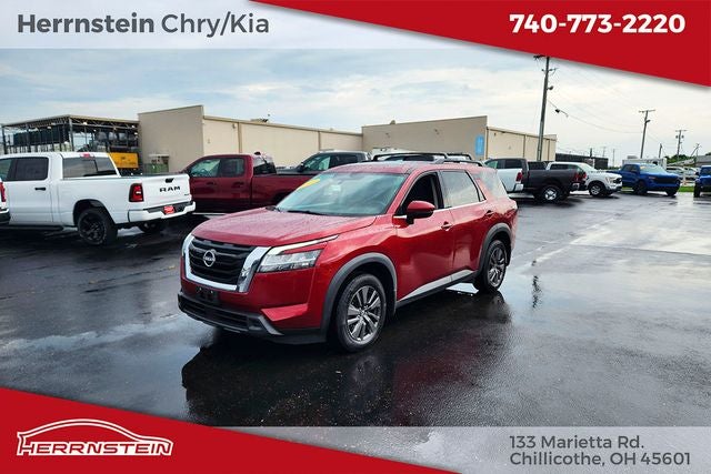 2022 Nissan Pathfinder SV