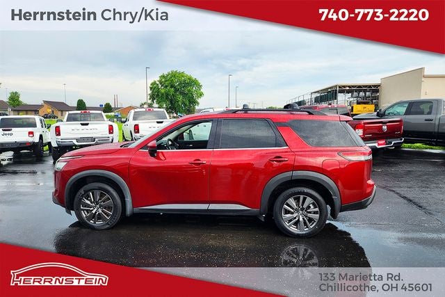 2022 Nissan Pathfinder SV