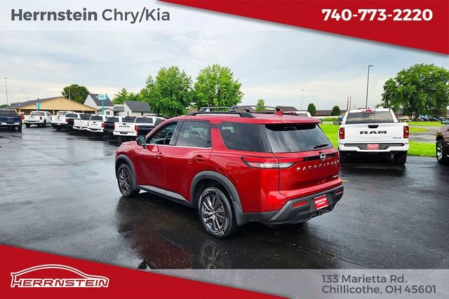 2022 Nissan Pathfinder SV
