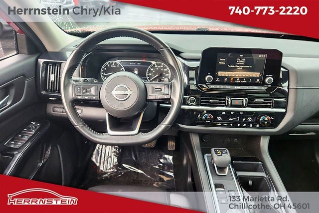 2022 Nissan Pathfinder SV