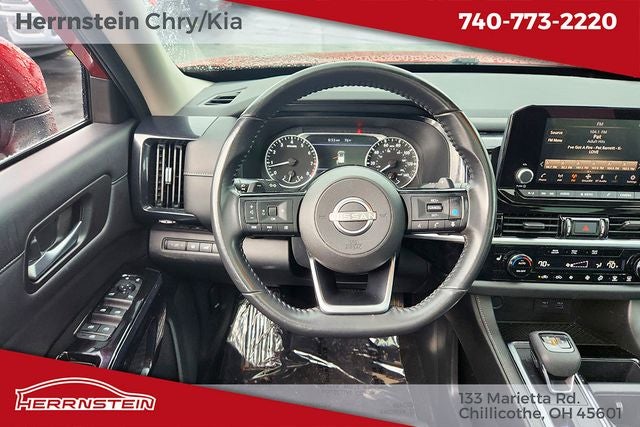 2022 Nissan Pathfinder SV