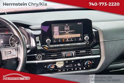 2022 Nissan Pathfinder SV