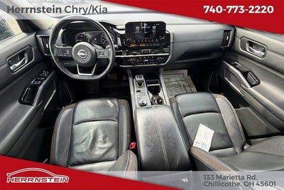 2023 Nissan Pathfinder SL