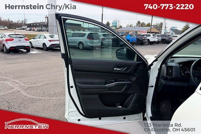 2023 Nissan Pathfinder SL