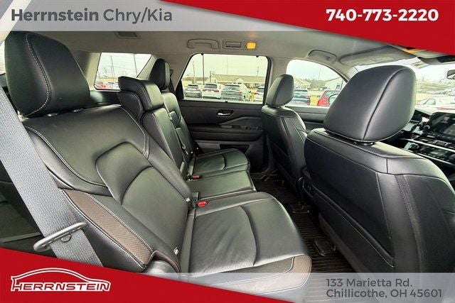 2023 Nissan Pathfinder SL