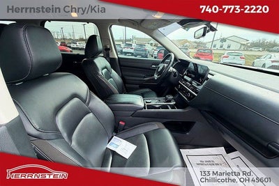 2023 Nissan Pathfinder SL