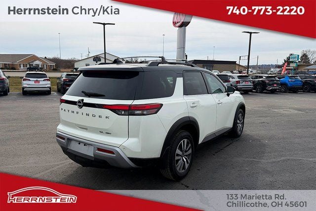 2023 Nissan Pathfinder SL