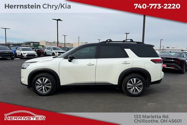 2023 Nissan Pathfinder SL