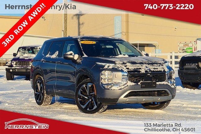2023 Mitsubishi Outlander SE