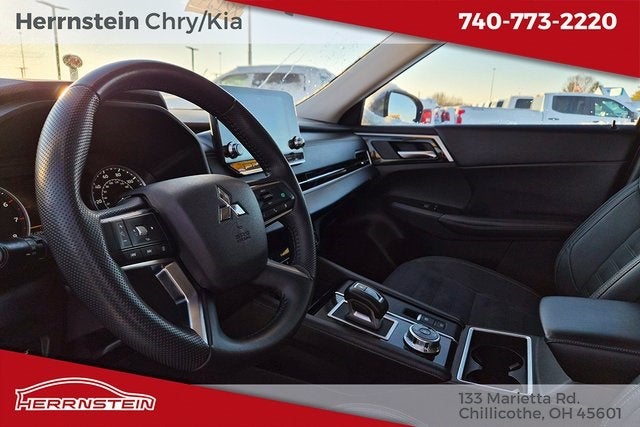 2023 Mitsubishi Outlander SE