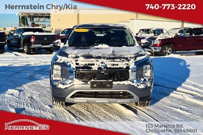 2023 Mitsubishi Outlander SE