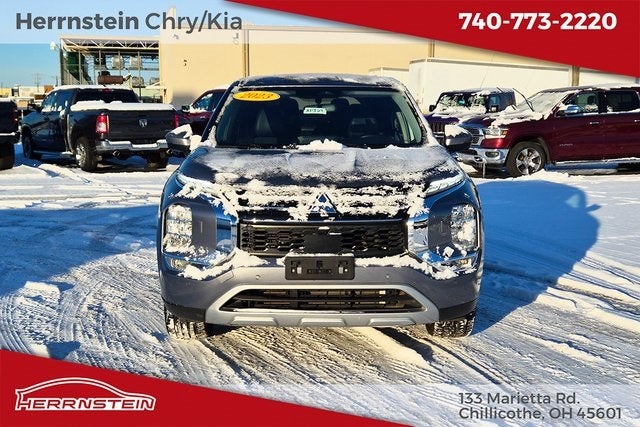 2023 Mitsubishi Outlander SE