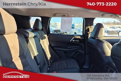 2023 Mitsubishi Outlander SE