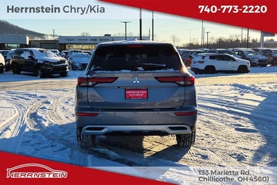 2023 Mitsubishi Outlander SE