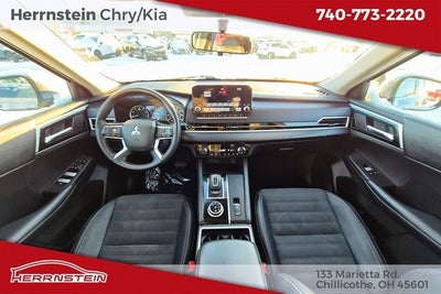 2023 Mitsubishi Outlander SE