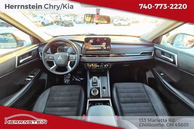 2023 Mitsubishi Outlander SE