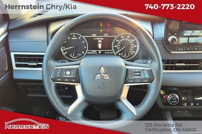 2023 Mitsubishi Outlander SE