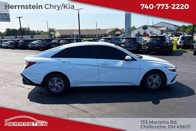 2024 Hyundai Elantra SE