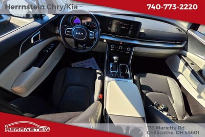 2024 Kia Carnival LX