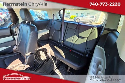2024 Kia Carnival LX