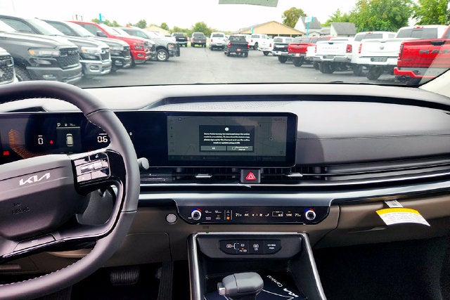 2027 Kia Carnival LX